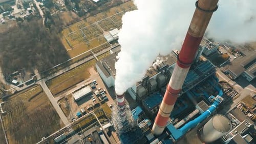 Coal power plant emits significant air pollution while generating electricity