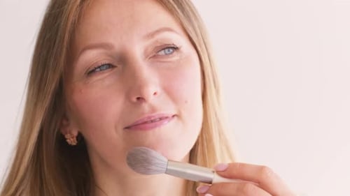 Cepillo cosmético decorativo en polvo facial femenino