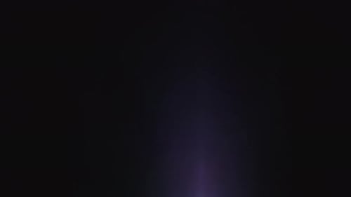 Colleción Lucent Ultra: efecto de destello de lente texturizado con un tono violeta que se mueve hacia la toma correcta usando