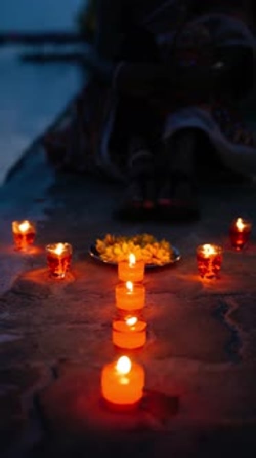 Diwali Festival Diyas près de la rivière