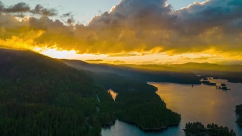 TimeLapse sobre un lago 4K Noruega