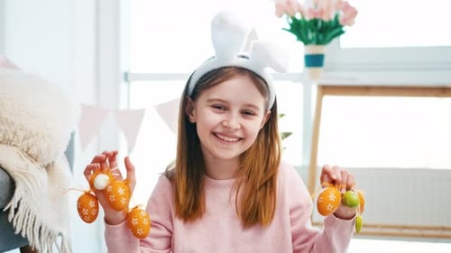 Kleines Mädchen am Ostertag