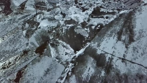 Abstrakte Eismuster auf der eleganten gefrorenen Oberfläche der kargen Landschaften der Erde — Stockclip