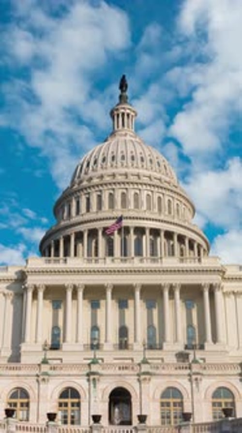Vertical time lapse video of the United states capitol building, Washington DC, USA.