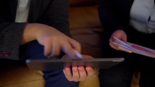 Business Meeting: Tablet and Stylus in Office