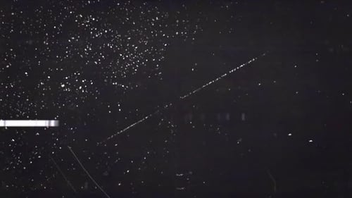 Statische VHS-Verzerrung mit staubiger Grunge-Filmtextur