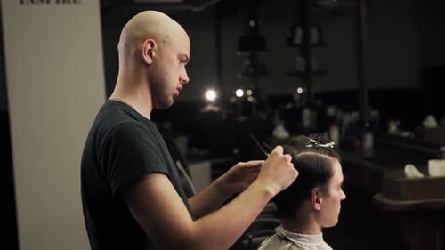 master of men's haircut combs hair