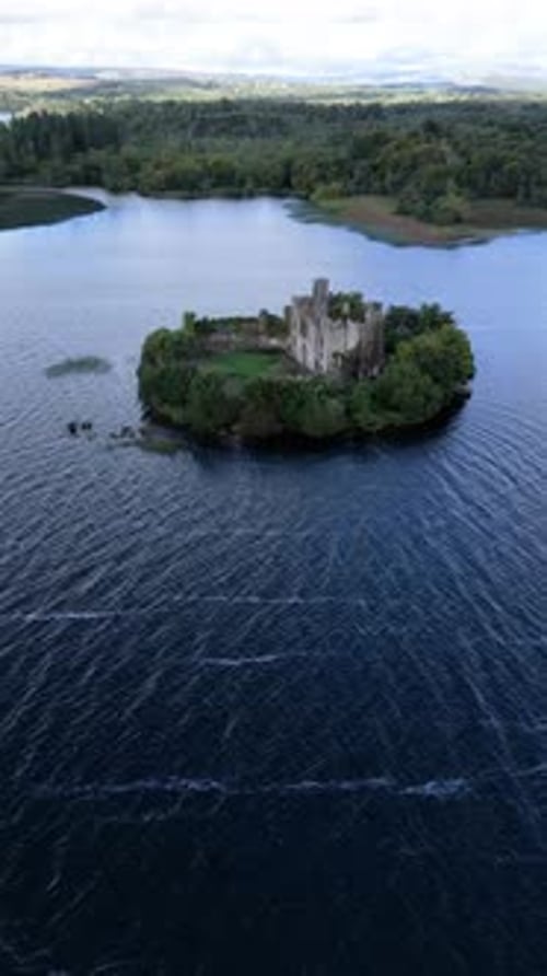 Vue aérienne du château de Mc Dermott, comté de Roscommon, Irlande
