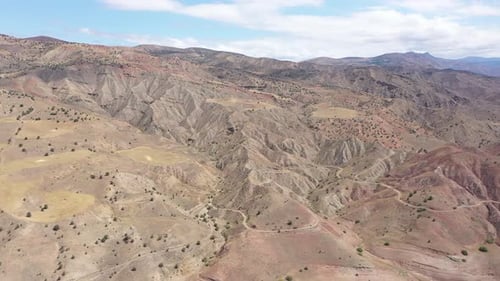 Vue aérienne des montagnes et des collines