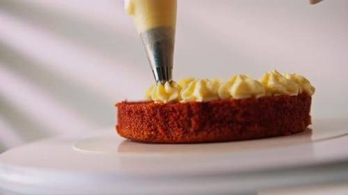Decorating a Red Velvet Cake with Icing