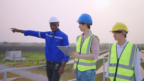Professionelle Ingenieurarbeiten zur Wartung der Photovoltaikanlage.