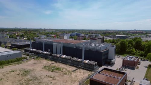 Cloud-Speicherserver für große Rechenzentren Ai Farm. Magische Flugdrohne mit Luftbild