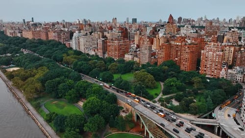 Lush greenery on both sides of busy highway on the waterfront of Hudson River.