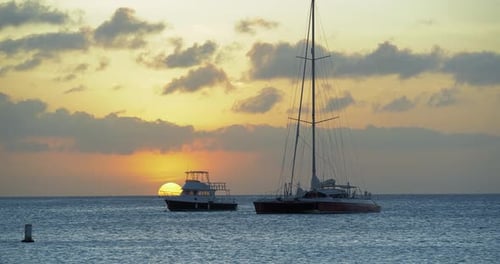 Palm Beach, Noord, Aruba - June 20 2016: Incredible Shot Of Sailboats In Tropical Ocean Along Hor...