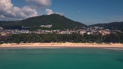 Eau, ciel, nuages, montagne, lac azur, paysage naturel, plantes, arbres, plage