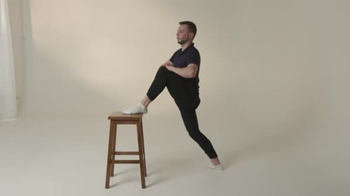 Dynamic Stretching on a Stool Helps Improve Flexibility and Significantly Enhance Strength