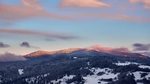 Timelapse con las últimas luces de Winter Mountain Peak