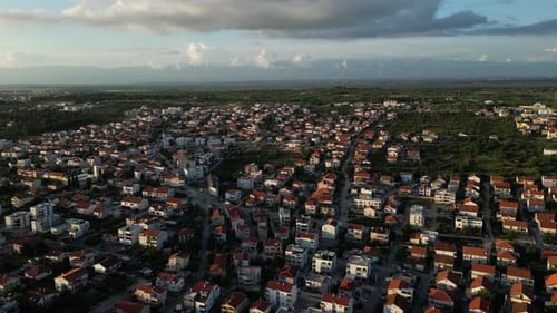Kinoreifer Flug über Zadar 4k