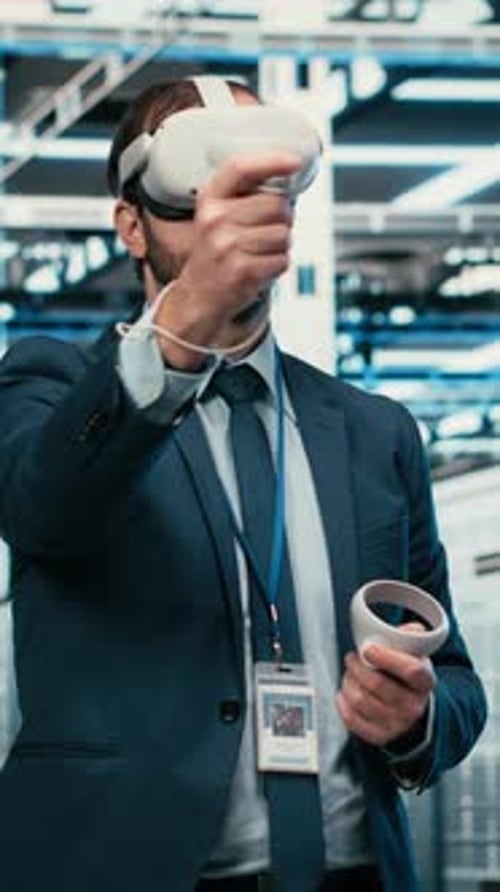 Vertical Video Data Center Computer Scientist Uses VR Headset Tech to Visualize System Errors