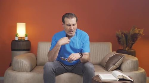 La température élevée de l'air étouffe l'homme.
