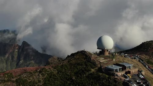 circular bird's eye view showing the front of the meteorological station with the buildings on top o