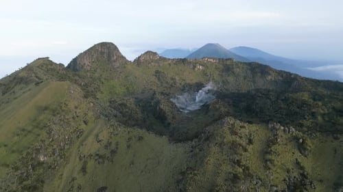 Vulkan Sindoro Sumbing Mountain in Zentral-Java