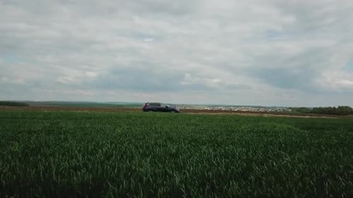 Un Drone Suit La Voiture