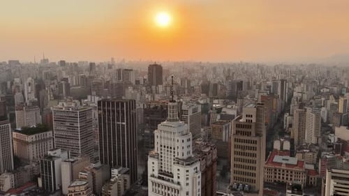 Edifício financeiro famoso no centro de São Paulo, Brasil.