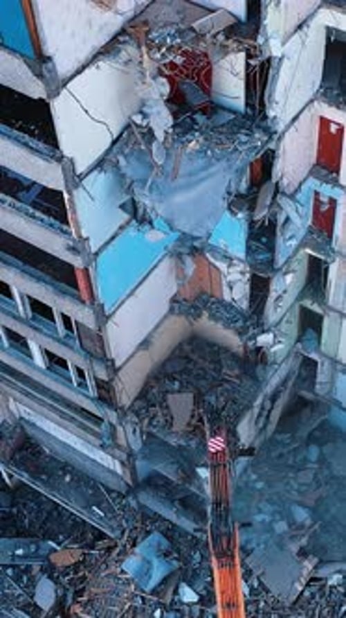 Deconstruction of old premises with the excavator claw.