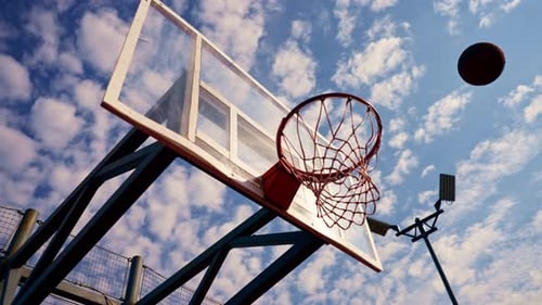 Eine Nahaufnahme eines Basketballkorbs, in den ein Basketball das Konzept der Bewunderung für das Spiel trifft