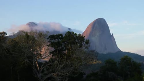 Amanhecer em Pedra Azul, Domingos Martins, Espírito Santo, Brasil.