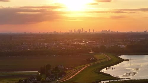 Cena noturna vibrante, paisagem urbana holandesa, destino turístico europeu, aérea