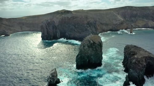Famoso sitio de buceo de El Boiler frente a la costa de la isla volcánica de San Benedicto. Zumbido