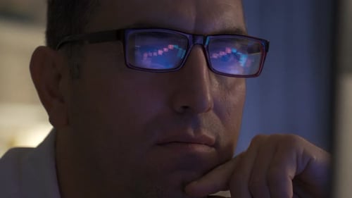 Stock market specialist who monitors the market in the stock market.