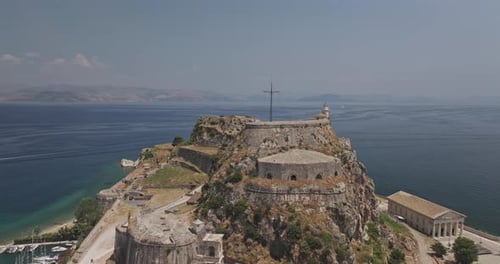 Corfou, Grèce, vue aérienne v4, faisant le tour de la vieille forteresse sur le promontoire, capturant des vues de