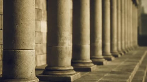 Classic Stone Columns Create a Majestic Architectural Perspective in the City