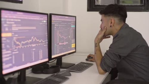 Trader watching stock market crashing on multiple screens