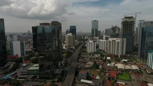 Kuningan, 23. Januar 2017, Blick auf die Überführung zwischen den Gebäuden