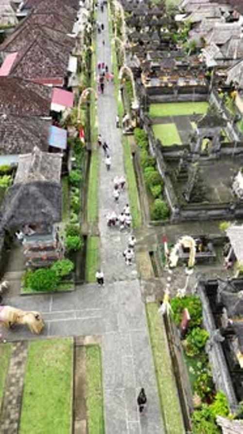 Cérémonie traditionnelle balinaise dans le village de Penglipuran