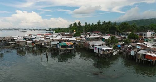 Palafitos sobre el mar en Zamboanga, Filipinas