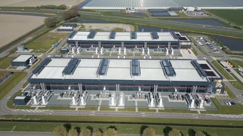 Vista frontal aérea do campus de data center moderno na Holanda - Agriport A7 middenmeer