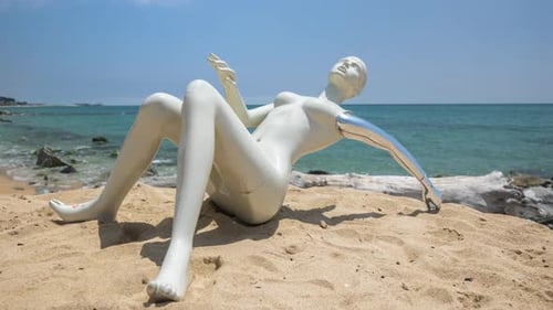 Mannequin am Strand
