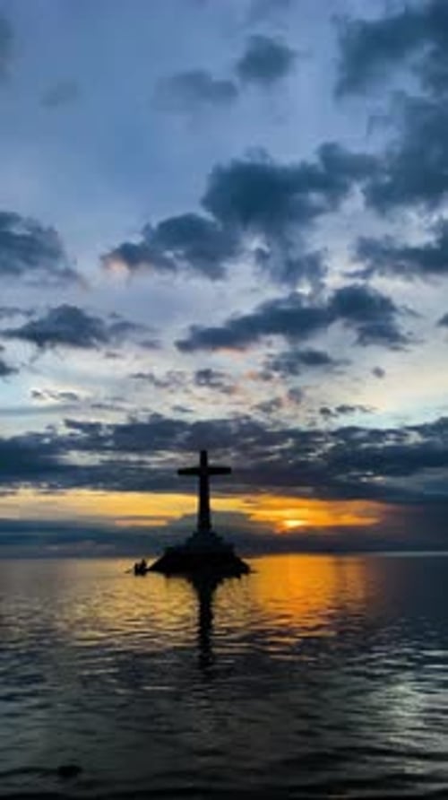 Cementerio hundido en la isla Camiguin, Filipinas
