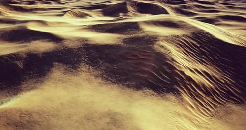 Atemberaubende Wüstenlandschaft mit sanften Sanddünen unter strahlender Sonne