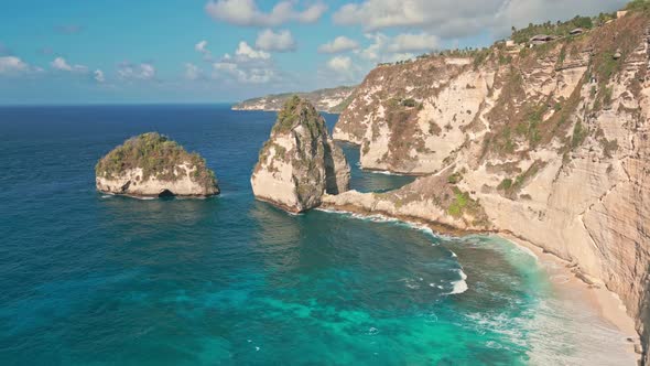 Breathtaking View Of Diamond Beach With White Rocky Cliff And Turquoise ...