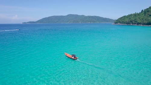 Tropical Island Perhentian lock track left shot