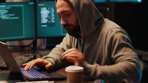 Fraude de TI: Criminal que irrumpe en el sistema de ciberseguridad