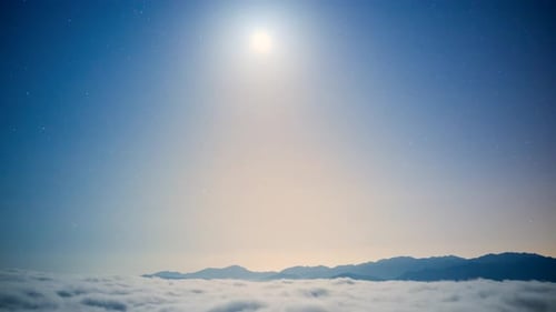 The sea of clouds on a quiet moonlit night makes you feel unpredictable.