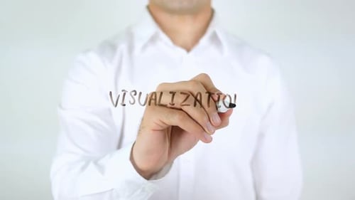 Visualización: Hombre escribiendo sobre vidrio