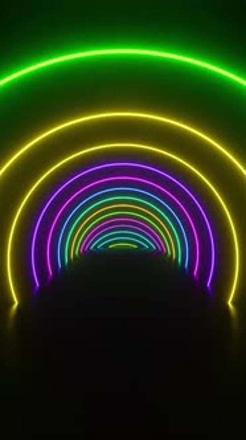 Tunnel aus Neonlichtern im dunklen Raum mit schwarzem Hintergrund. Vertikale Schleifenanimation